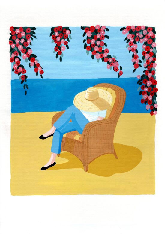 Femme détendue sur une chaise longue