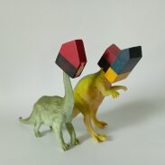 Dinosaures avec masques