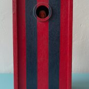 Boîte rouge et bleue