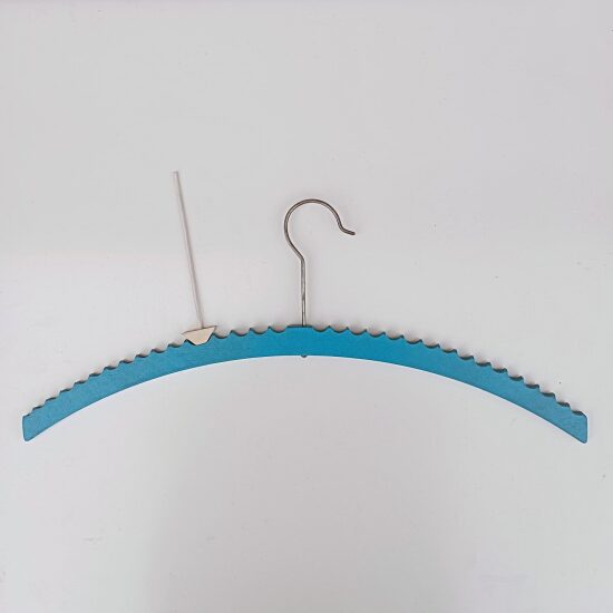 porte manteau en bois bleu